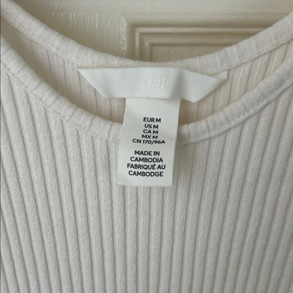 LAST CHANCE- DONATING
H&M Ribbed Dress in Cream - Picture 2 of 3